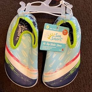 NWT Sun‎ Smart Boys Water Shoes Size 5/6